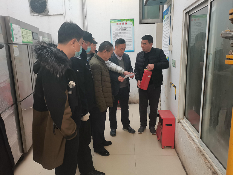 学校开展寒假前校园安全检查,强化校园安全