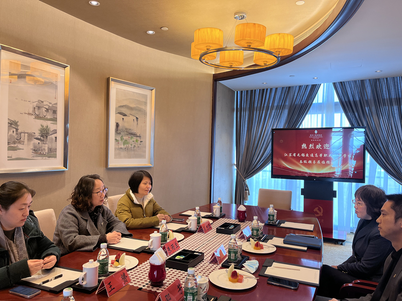 走访企业深化合作 看望学生情暖人心