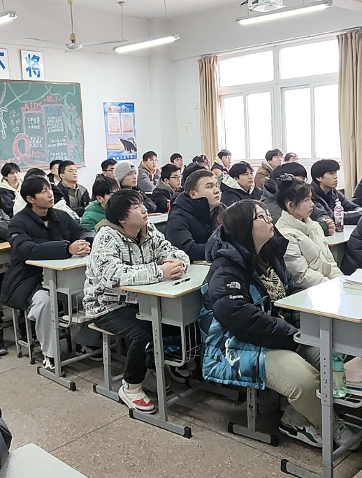 财务处党支部开展“党员进班级”活动