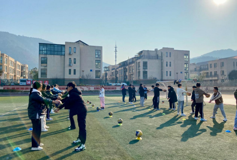 师徒结对促成长 教学汇报展风采