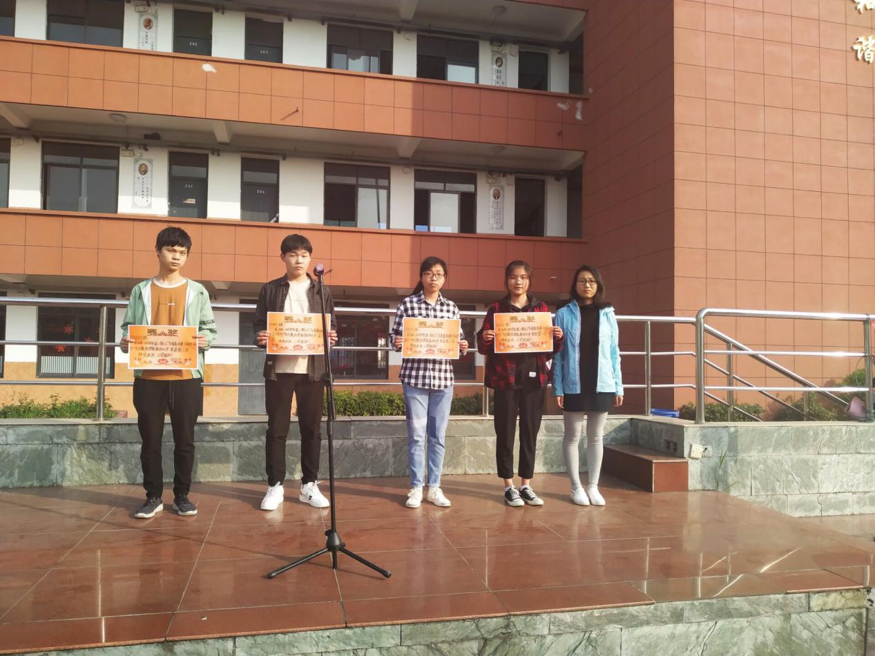 1554796903548000644.jpg 12.jpg