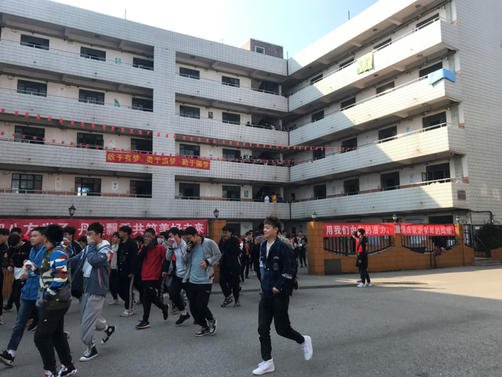 机械工程学院举行11.9消防疏散演练