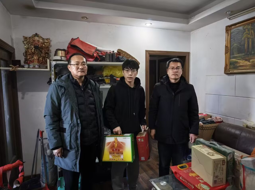 机械工程学院开展“新春走访慰问家庭经济困难学生”活动