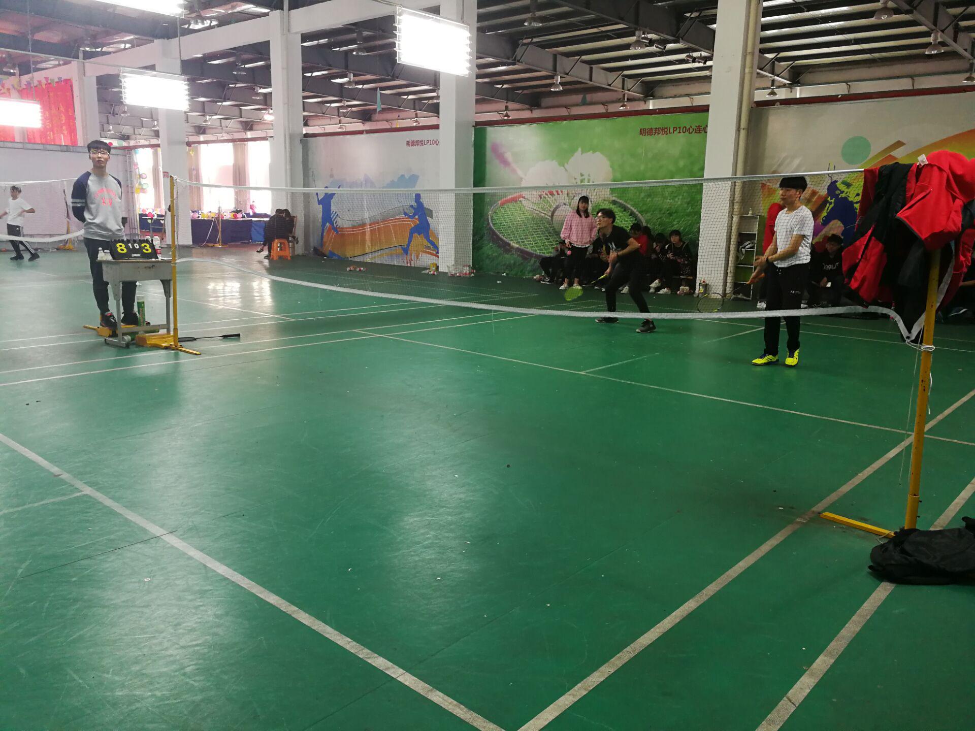 “羽”动人生 ——171612班、171611班羽毛球友谊赛