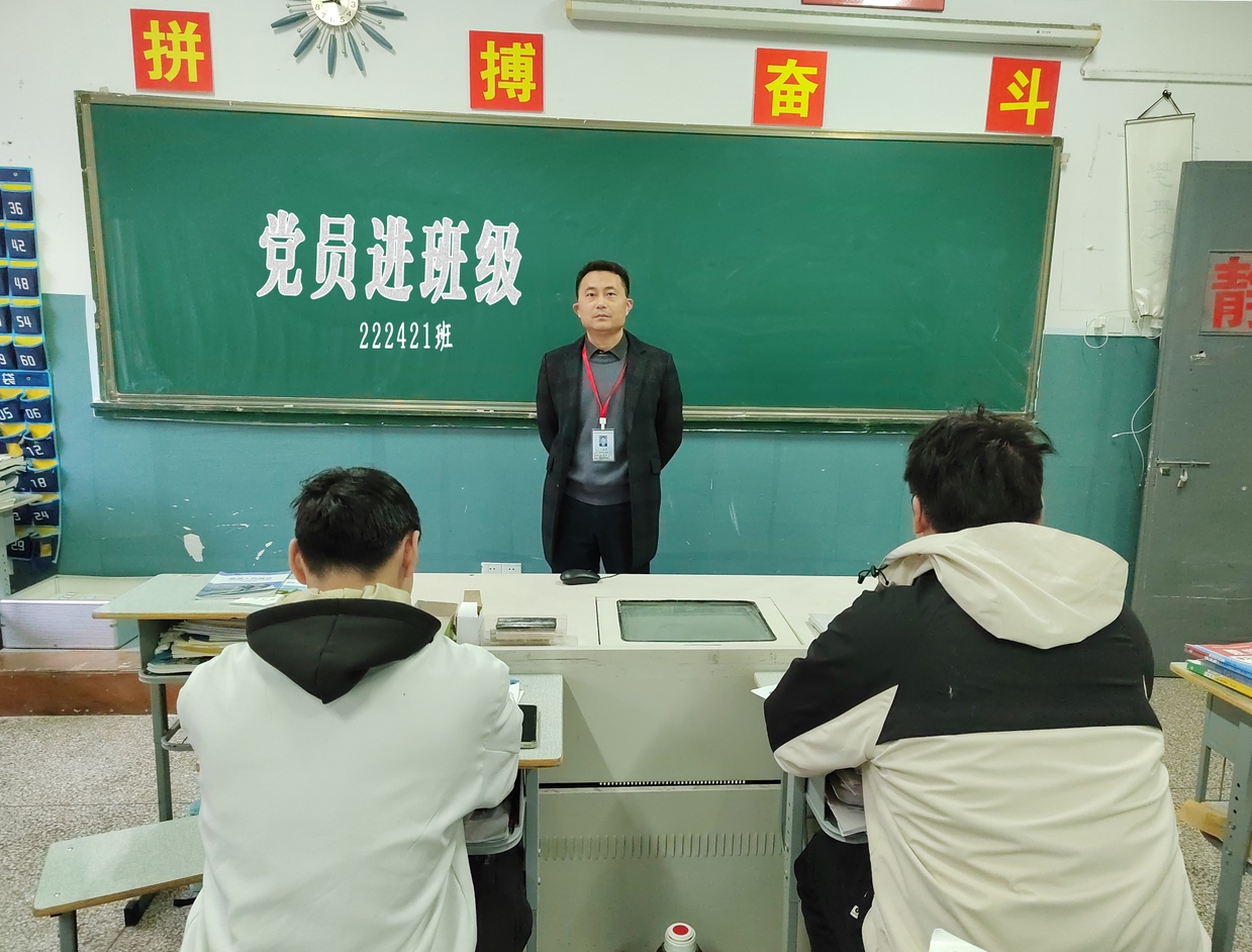 党员结对进班级 情暖育人助成长